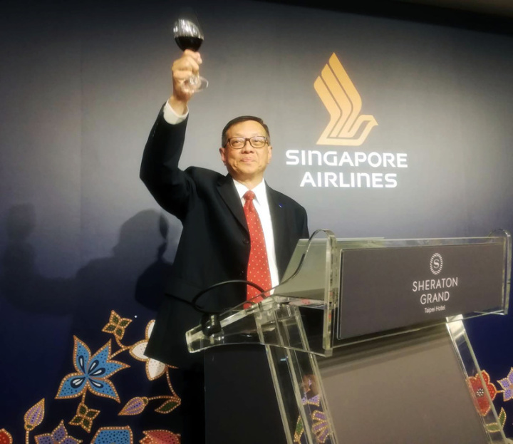 新加坡航空台灣分公司總經理蔡建華表示，26日起，新加坡飛台北航班將增為每週10班；5月31日起，增為每天都有2班，每週達14班，恢復疫前水準，盼新增航班能因應強勁旅行需求。