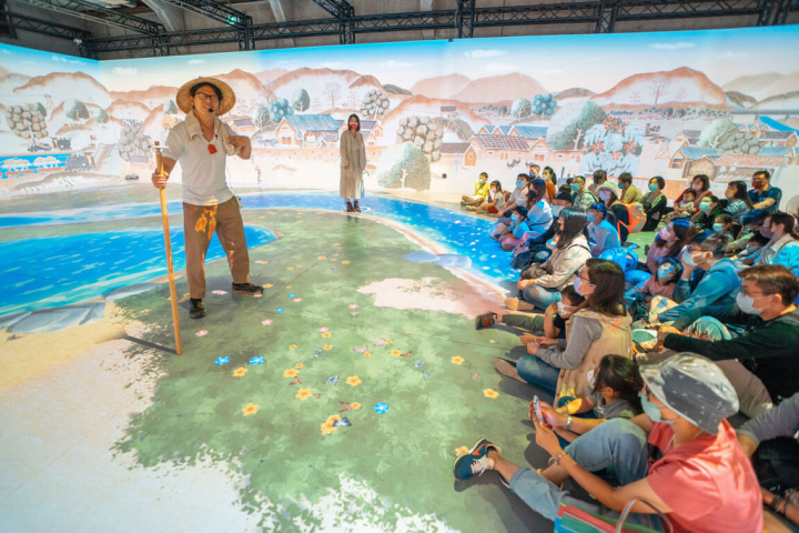 台南隆田文資教育園區與烏山頭水庫合作推出八田與一繪本故事屋活動，3月至8月每週末於兩園區輪流辦理，由說故事老師演繹嘉南大圳建造者八田與一建設水庫過程。（台南市文化局提供）