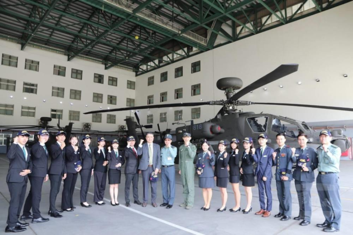 青年節籌備委員會在秘書長李孔智先生帶領下，前往陸軍航空第601旅參訪。（601旅提供）