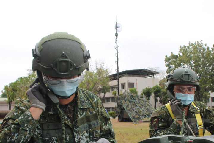 陸軍機步234旅通資連日前實施專精管道訓練，部隊於時限內完成通信系統開設，驗證單位作戰效能。（陸軍第十軍團提供）