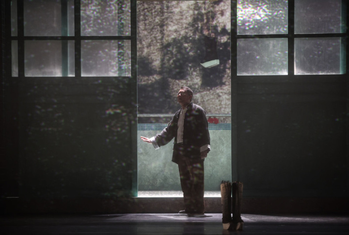 劇場國寶李國修經典劇作2023「京戲啟示錄」9日到12日在台北表演藝術中心上演，劇團下午進行總彩排，為晚間正式演出做好準備。