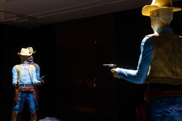 藝術家高重黎個展「生活決定意識：高重黎」25日起在台北市立美術館登場，除展示過往代表作，也發表新作「遠離烏克蘭或數據⽜仔」（圖）等，共展出逾40件創作。（高重黎、北美館提供）