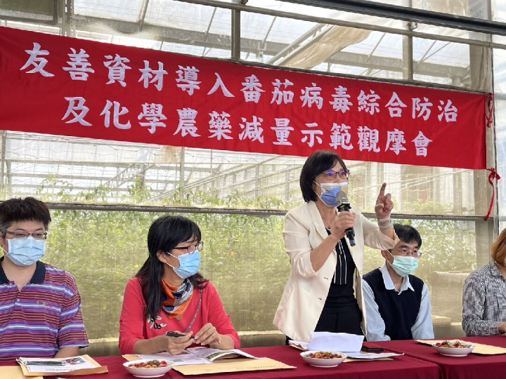 杜麗華場長表示本場持續協助農民進行農藥減量及作物病蟲害IPM技術推動