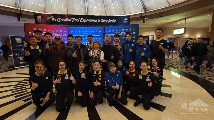 簡孟甄(第2排中)、王建平及張朝邦(第2排左3、左2)與代表隊合影