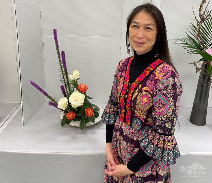 僑務顧問陳玫秀與其花藝作品