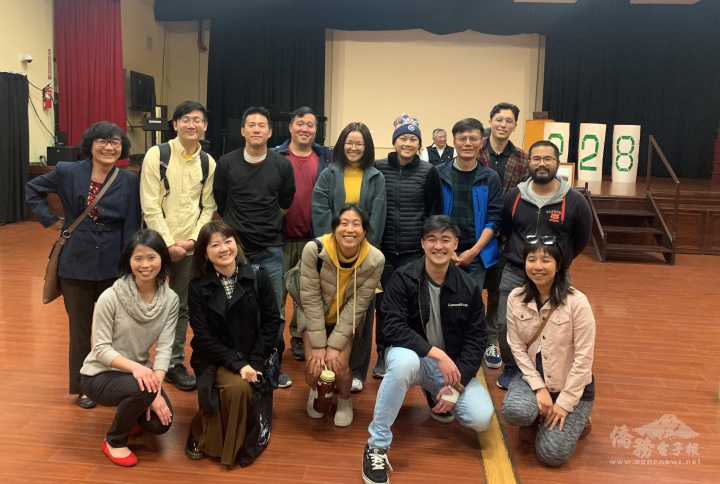 應邀參加當天活動的橙僑中心主任蕭蓓如(一排左二)與臺美菁英協會-聖地牙哥分會理事暨主持人黃昱雯(一排左一)、聖地牙哥僑青交流