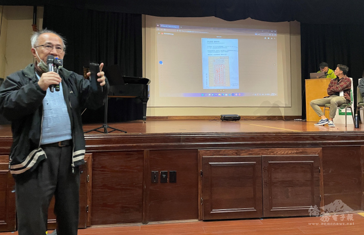 行政院政務顧問林榮松(左)與在場來賓分享二二八事件史料