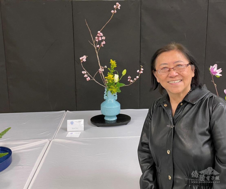 僑務顧問葉芸青與其花藝作品