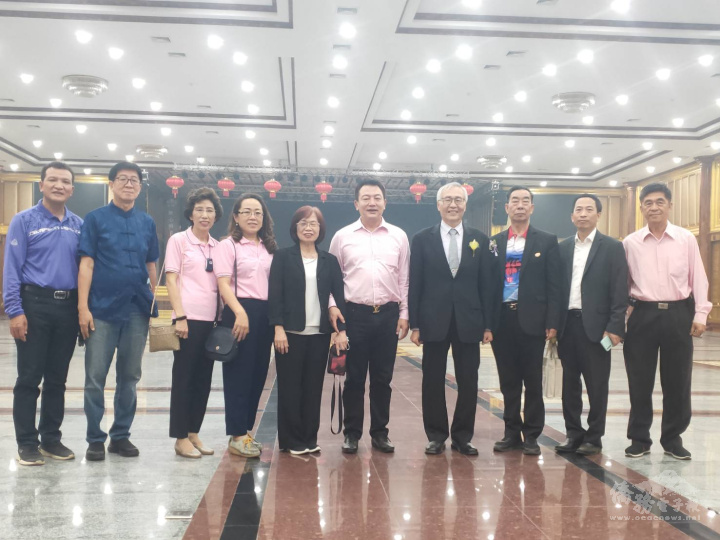 賓主參觀會館大禮堂合影