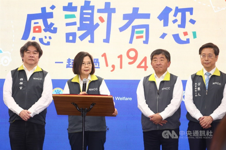 From left: Deputy Health Minister and CECC chief Victor Wang, President Tsai Ing-wen, former Health Minister Chen Shih-chung and infectious disease expert Chang Shan-chwen are pictured after the CECC's last press briefing in Taipei on Thursday. CNA photo April 27, 2023