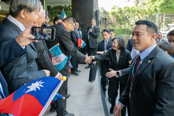 President Tsai arrives in Guatemala on diplomatic visit.