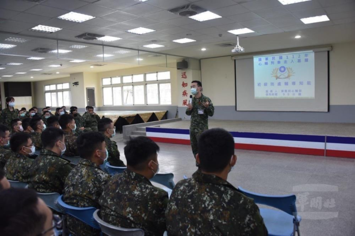 政戰主任胡上校期許發揮同理心關懷同袍心理問題。（陸軍第六軍團提供）