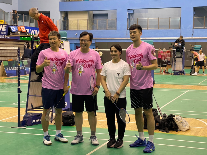 全明星爭霸戰開球合影（左起：李洋、體育署鄭世忠署長丶郭婞淳王齊麟）