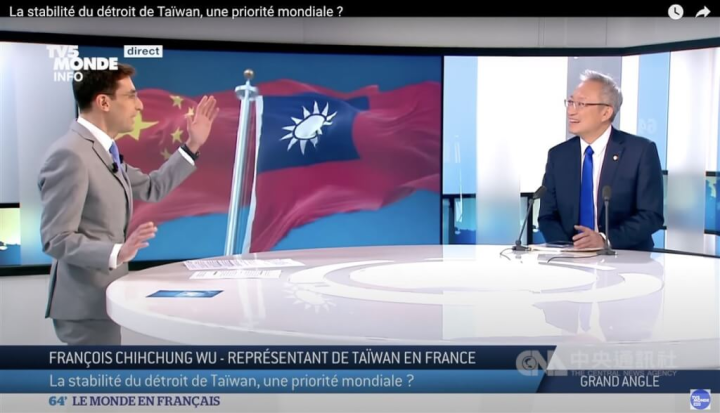駐法代表吳志中19日受邀法國TV5Monde電視頻道專訪講述台灣觀點。吳志中說，台灣是主權國家，台灣政府比習近平政權更有正當性，因總統蔡英文是經過民選連任。（截自TV5Monde頻道）