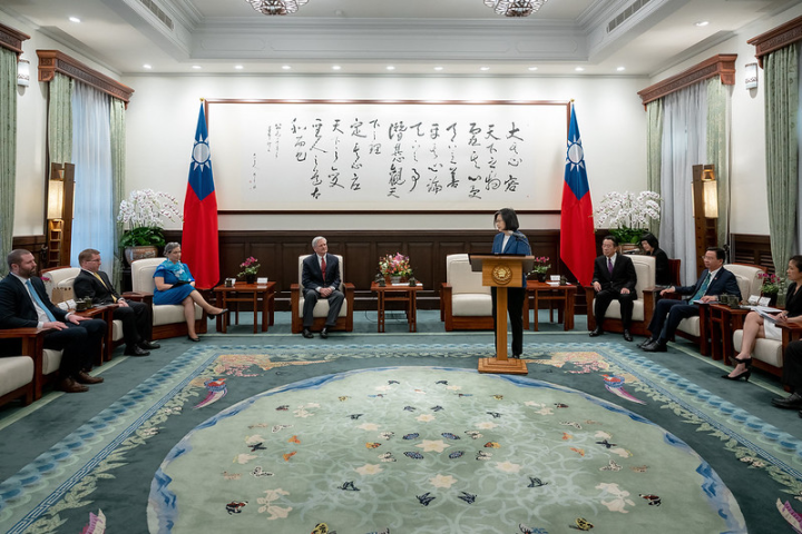 總統接見「美國聯邦參議員何文訪問團」，並致詞