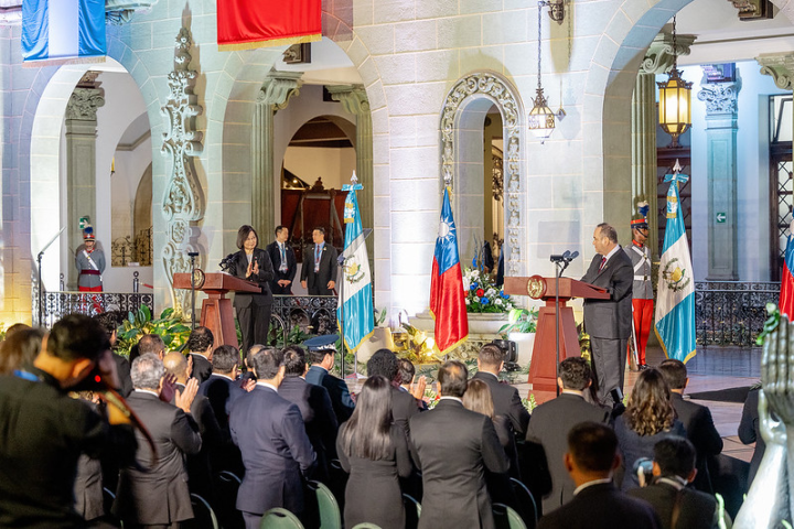 總統參加瓜地馬拉共和國軍禮歡迎儀式，並致詞