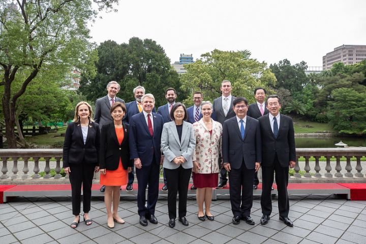 President Tsai Ing-wen hosted a luncheon at the Taipei Guest House on the afternoon of April 8th for the visiting delegation led by Michael McCaul, Chairman of the United States House Foreign Affairs Committee.