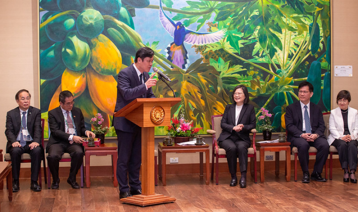 蔡英文總統27日上午接見「第30屆亞洲臺灣商會聯合總會回國訪問團」