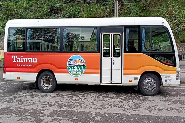 A tour bus for the half-day free tours. Photo courtesy of Tourism Bureau