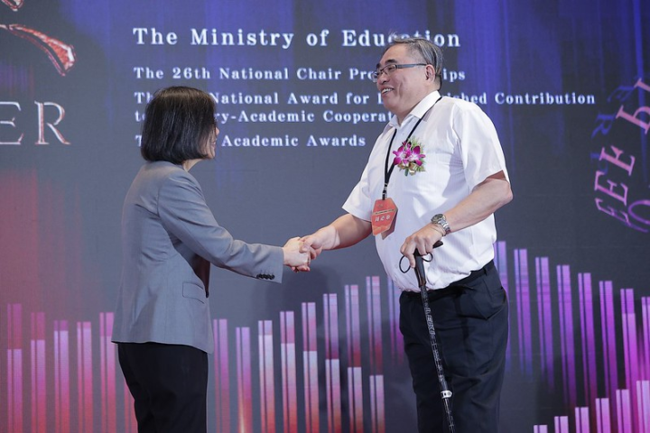 總統出席「教育部第26屆國家講座主持人獎、第5屆國家產學大師獎暨第66屆學術獎頒獎典禮」