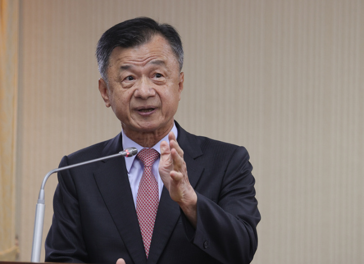 陸委會主委邱太三26日在立法院表示，中國大陸以非法治作為構成兩岸人民緊張，長臂管轄擴及海外，建議台灣人赴陸必須注意風險。