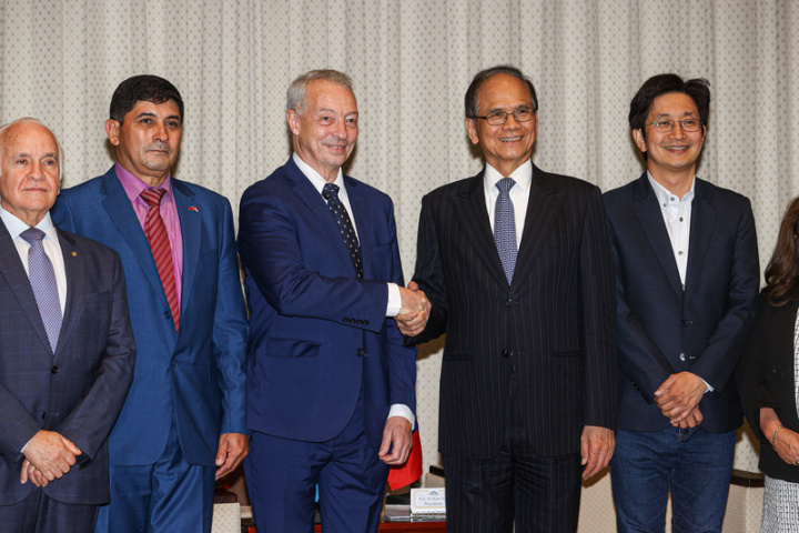 立法院長游錫堃（右2）25日在立法院接見拉丁美洲及加勒比海福爾摩沙俱樂部國會議員團，游錫堃除了感謝訪團成員對台灣的支持之外，也期許未來台灣與拉美及加勒比海地區的合作能愈來愈密切。