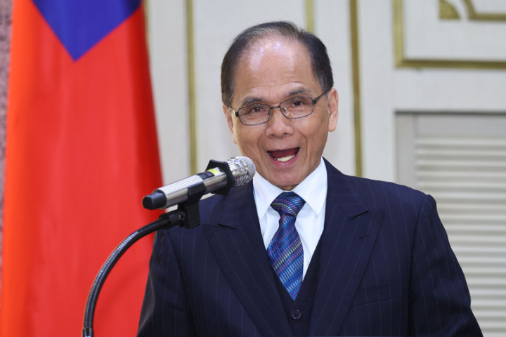 立法院長游錫堃10日在立法院接見加拿大眾議院跨黨派議員訪問團，他致詞歡迎訪團來台，並表示自己去過加拿大多次，見到訪團成員覺得格外親切。