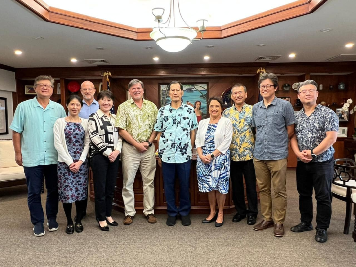 陳盈連與宏匯集團董事長許崑泰拜會關島總督