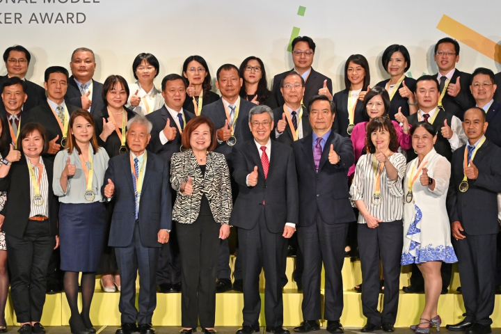 行政院長陳建仁出席「112年紀念五一勞動節暨全國模範勞工表揚典禮」