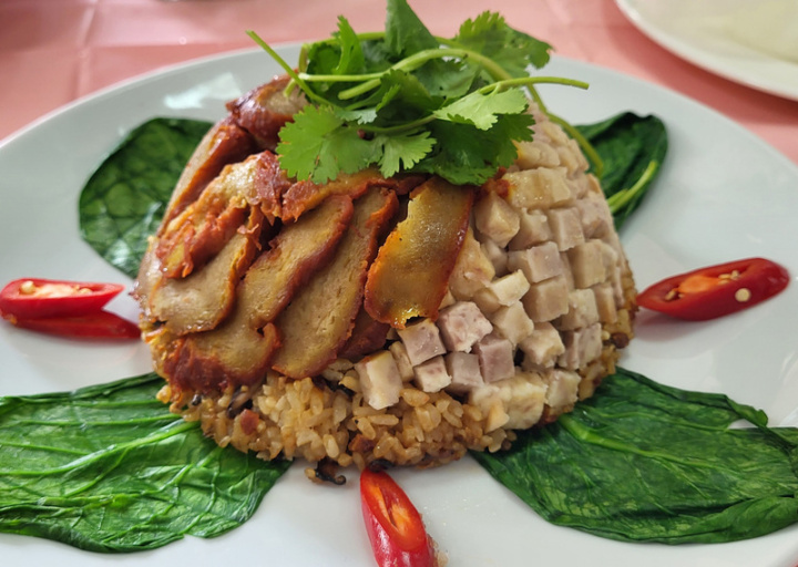 台菜名廚黃景龍22日在英國曼徹斯特一場受僑務委員會支持的活動上帶來素叉燒麻油米糕，擄獲英國美食愛好者味蕾。