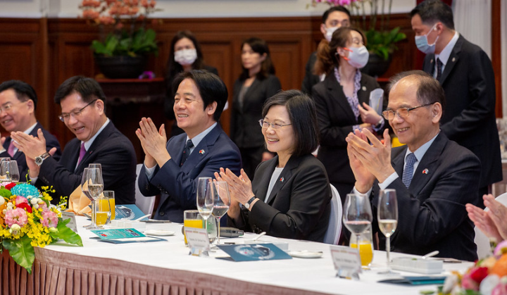 President Tsai hosts a state banquet for President Alejandro Giammattei of Guatemala.