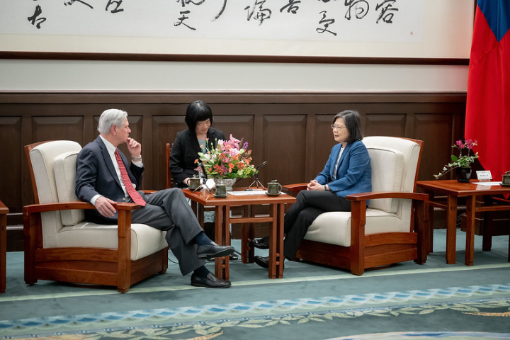 總統接見「美國聯邦參議員何文訪問團」