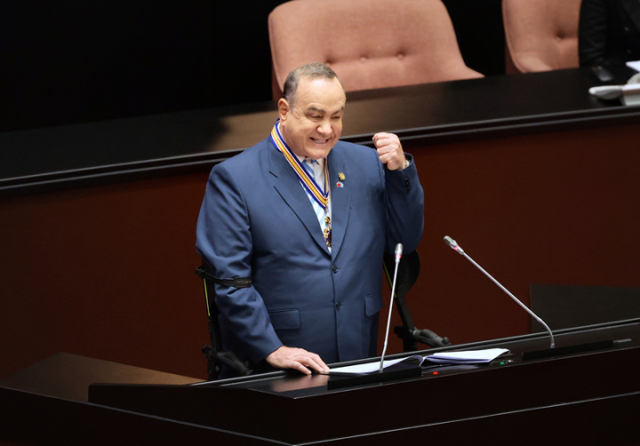 瓜地馬拉總統賈麥岱（Alejandro Eduardo Giammattei Falla）25日應邀赴立法院議場發表演說，他呼籲國際社會及自由世界，團結一致共同支持中華民國台灣，支持這個長期飽受台灣海峽對岸威脅的國家。