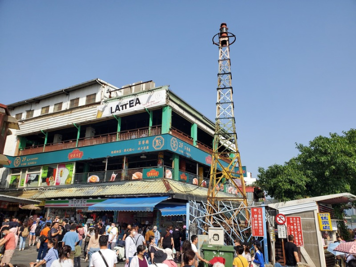 新北市政府文化局24日公告「淡水渡船頭燈杆」，登錄為歷史建築。圖為4月16日拍攝。