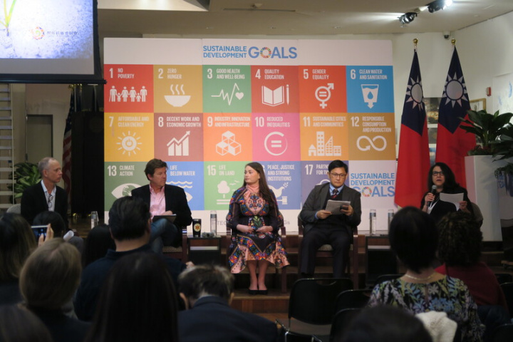 駐紐約辦事處19日與原住民族委員會合辦研討會，呼應第22屆聯合國原住民議題常設論壇主題，美國、巴西、加拿大民間團體代表與談。