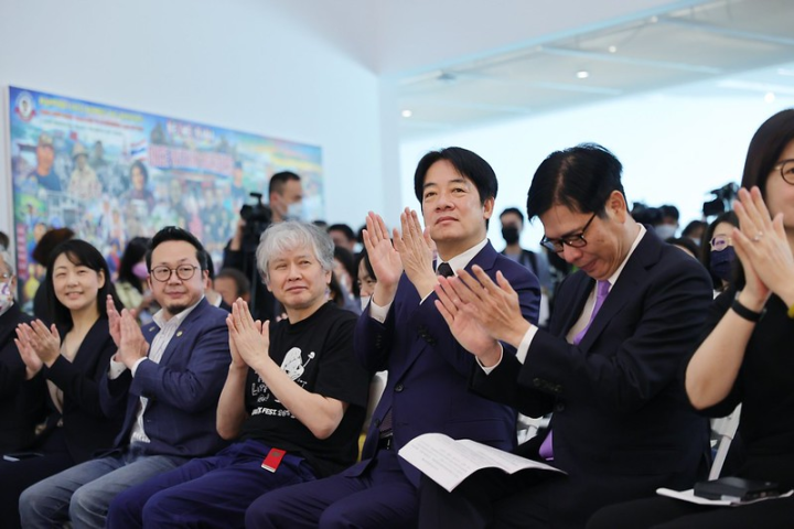 副總統出席「奈良美智《跟著朦朧潮濕的一天去旅行》內惟藝術中心開展記者會」