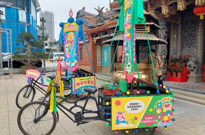 「綠色和平」打造太陽能三輪車，「媽保充電站」在遶境期間將提供民眾充電服務。