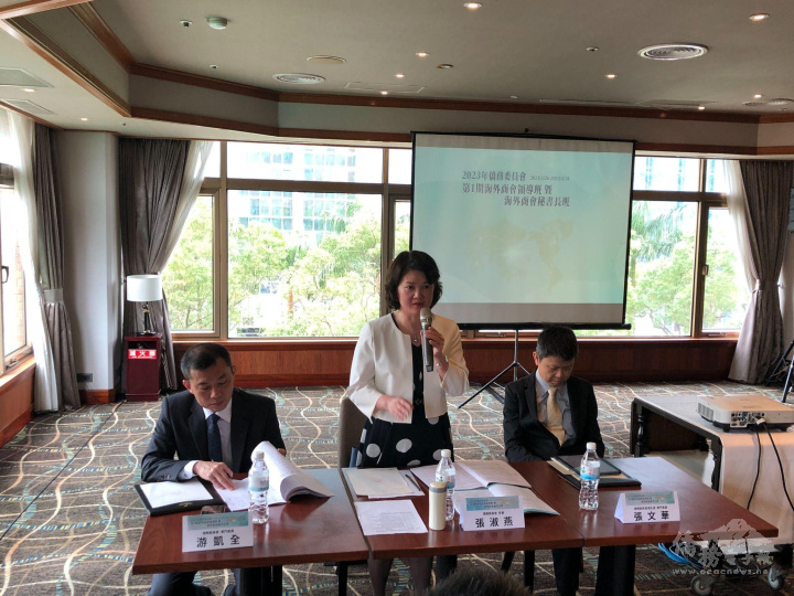 參事張淑燕於結業式中與全球僑臺商意見交流