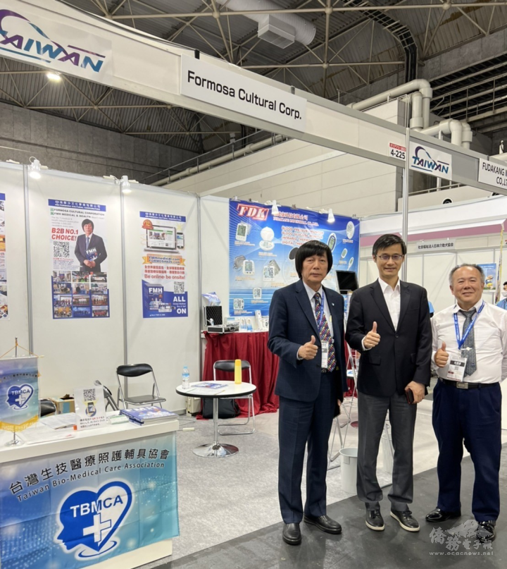 左至右：台灣生技醫療照護輔具協會呂溪賓理事長、本處經濟組黃王維組長、 王惠鵬副理事長