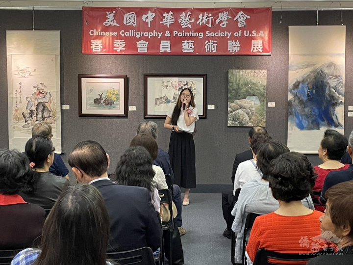 洛僑中心副主任劉岱欣於美國中華藝術學會春季會員藝術聯展開幕式致詞