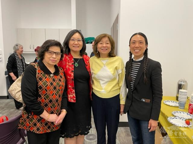 從左到右，凃麗美、張慧君會長、楊清芬、陳慧齢導演