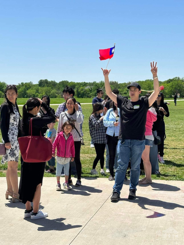 團康活動以國旗領隊