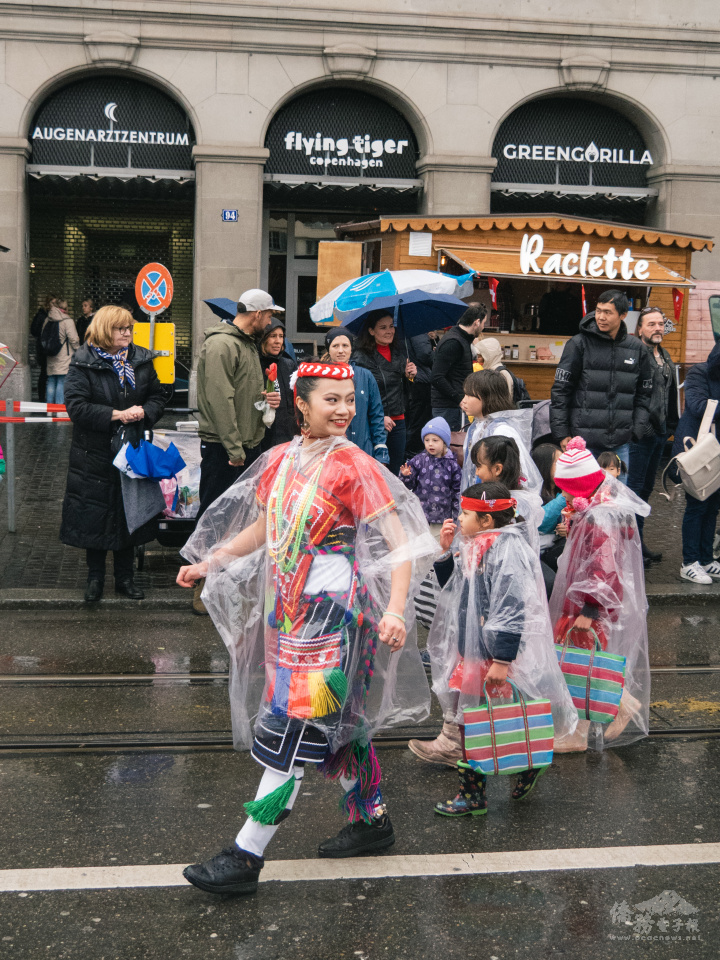 臺灣原住民舞蹈家米奇·法琉斯(Miki · Valjius)帶隊