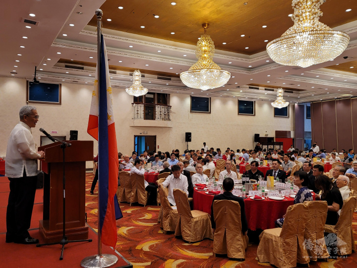 中華民國駐菲大使徐佩勇即將奉調返國，菲律賓僑學界聯合設宴歡送