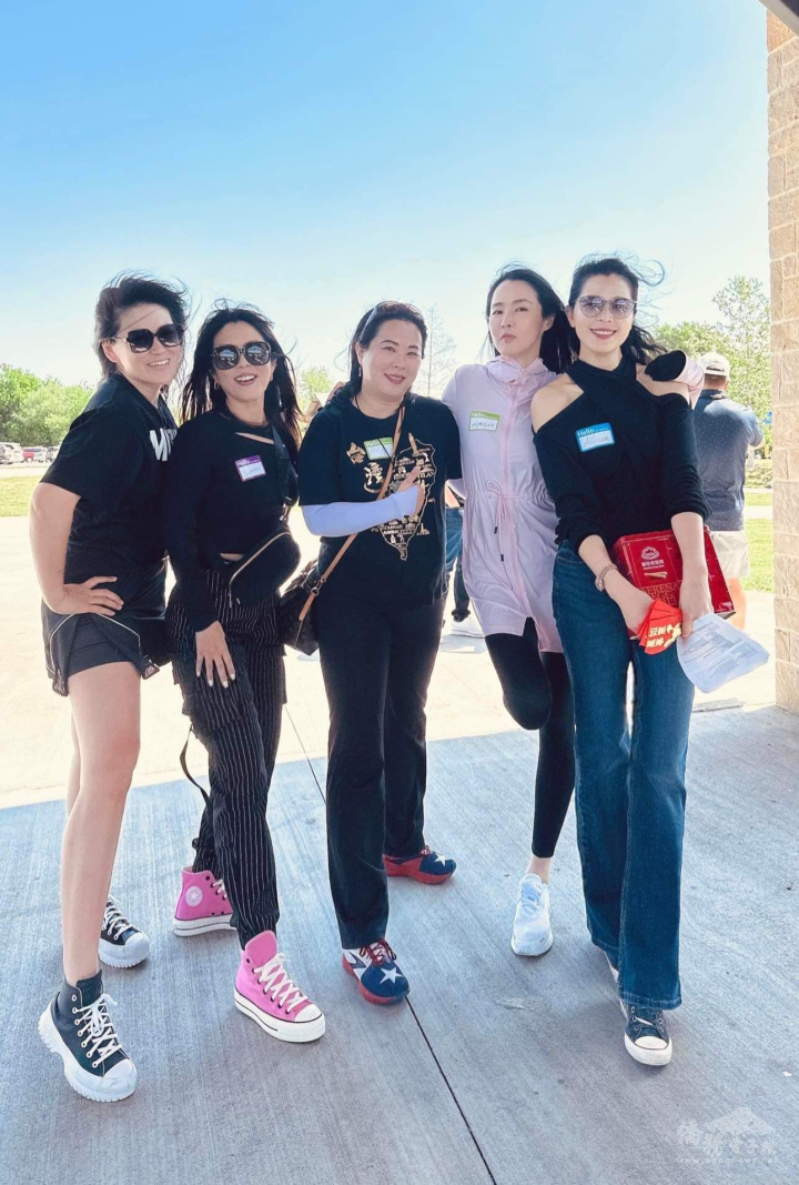 活動義工朱瑜菁，吳雙，洪靜怡，魯毓蕙，彭少葶