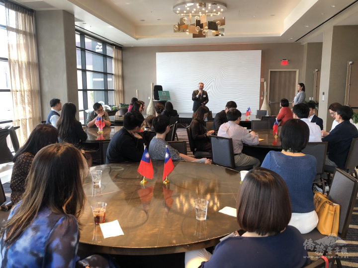 陳敏永致詞並主持僑務座談