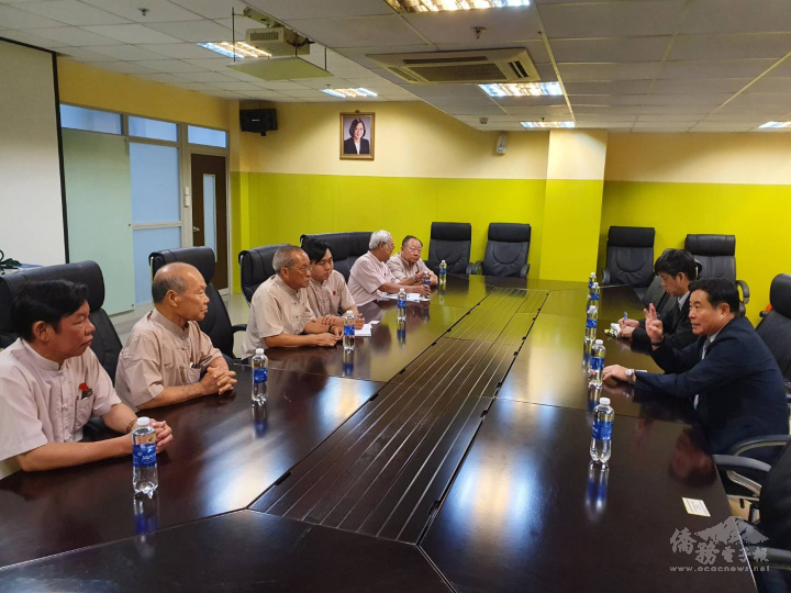 邊和市華人勸學會主任黃有義率隊拜會僑務組