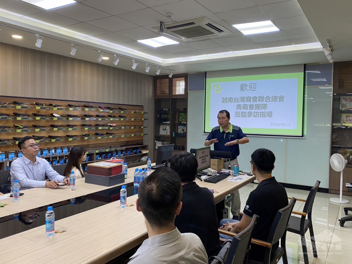 DDK鋒明集團參訪由僑務委員蔡文瑞親自主講