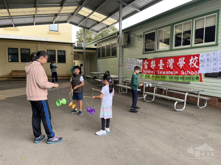 教練分組指導扯鈴