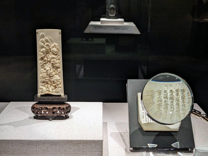 故宮南院人氣國寶展9日起推出「文人情懷」主題，精選元代等書畫，搭配黃振效「雕象牙蘭亭脩禊小插屏」等清代器物，帶領民眾欣賞文人藝術品味。（故宮南院提供）